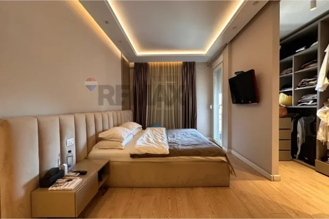 Tirane, shitet apartament , 122 m² 350.000 € 