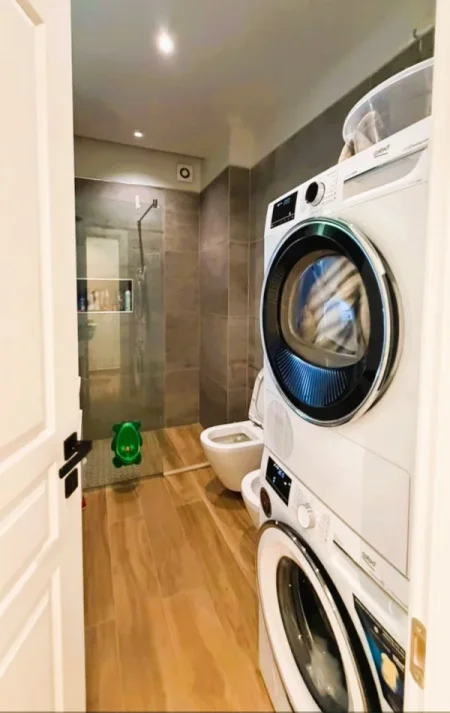 Tirane, shitet apartament 2+1+Aneks+Ballkon Kati 1, 152 m² 420.000 € 
