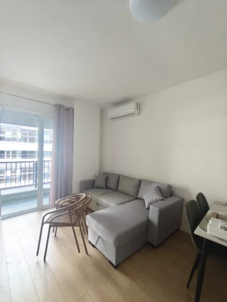 Univers City(QTU)jepet me qera apartament 1+1