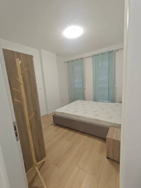 Univers City(QTU)jepet me qera apartament 1+1
