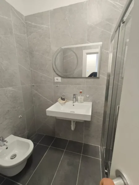Univers City(QTU)jepet me qera apartament 1+1