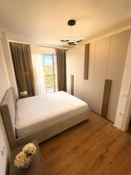 Tirane, jepet me qera apartament 1+1 Kati 6, 65 m² 400 € (paskuqan)