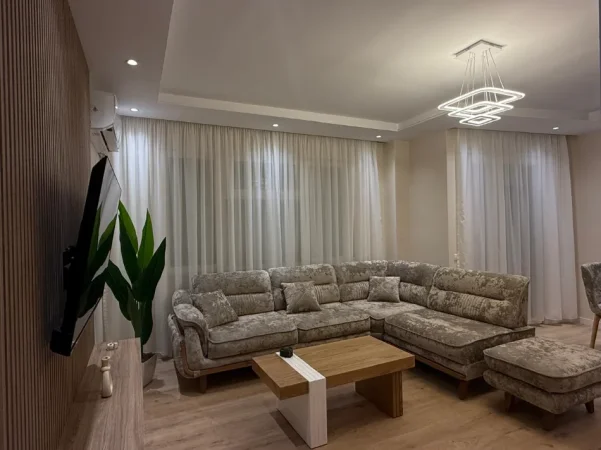 Tirane, jepet me qera apartament 2+1 Kati 4, 100 m² 800 € (Rruga L:ulishtes, Liqeni i Thate)