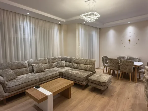 Tirane, jepet me qera apartament 2+1 Kati 4, 100 m² 800 € (Rruga L:ulishtes, Liqeni i Thate)