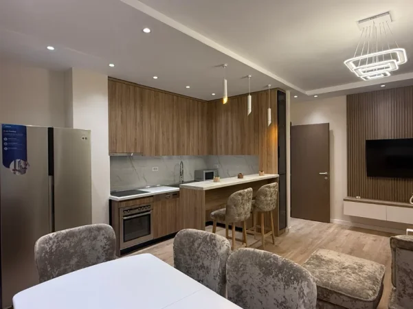 Tirane, jepet me qera apartament 2+1 Kati 4, 100 m² 800 € (Rruga L:ulishtes, Liqeni i Thate)