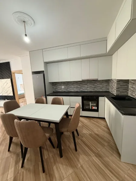 Tirane, jepet me qera apartament 2+1 Kati 3, 100 m² 500 € (Astir ,prane Ozone)