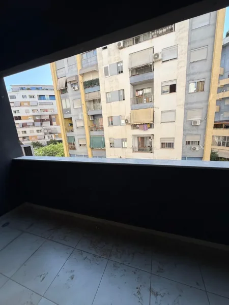 Tirane, jepet me qera apartament 2+1 Kati 3, 100 m² 500 € (Astir ,prane Ozone)