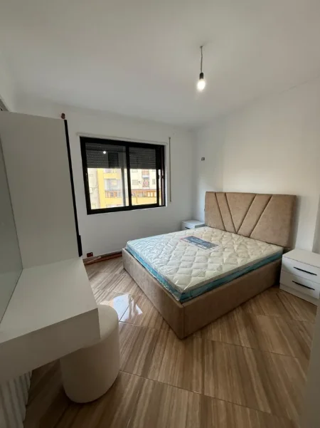 Tirane, jepet me qera apartament 2+1 Kati 3, 100 m² 500 € (Astir ,prane Ozone)