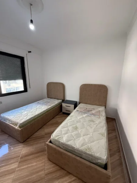 Tirane, jepet me qera apartament 2+1 Kati 3, 100 m² 500 € (Astir ,prane Ozone)