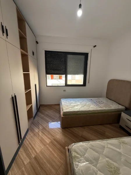Tirane, jepet me qera apartament 2+1 Kati 3, 100 m² 500 € (Astir ,prane Ozone)