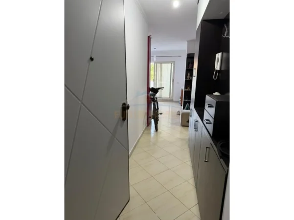 Tirane, shitet apartament 1+1 Kati 2, 53 m² 100.000 € (Fresk)