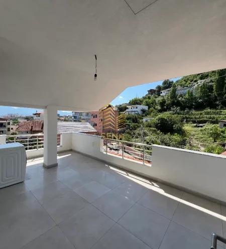 Tirane, jepet me qera apartament 2+1+Ballkon Kati 3, 100 m² 400 € (Misto Mame)