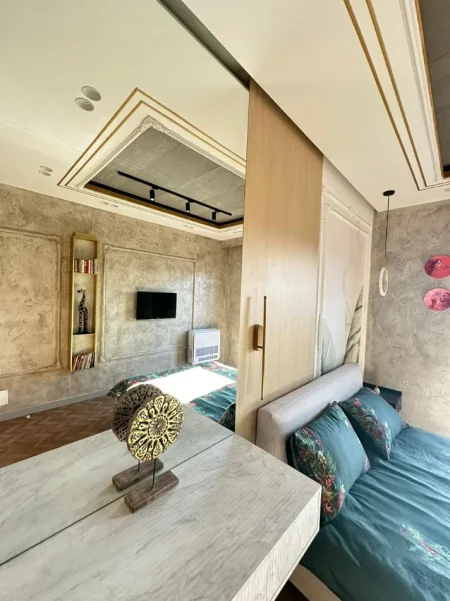 Tirane, jepet me qera apartament 1+1 , 1.100 € (Rruga e Kavajes)