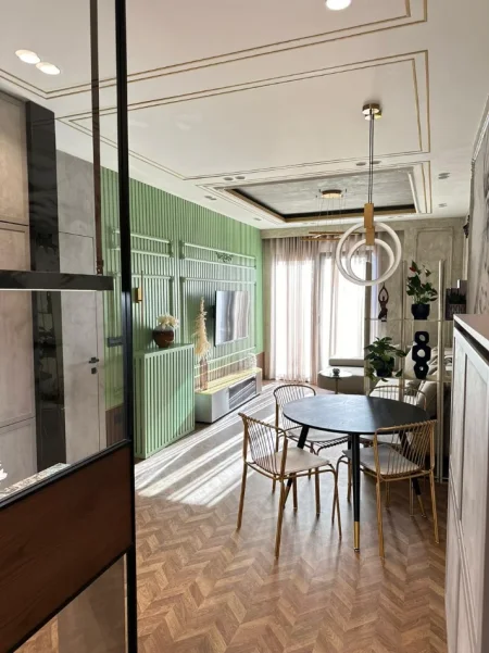Tirane, jepet me qera apartament 1+1 , 1.100 € (Rruga e Kavajes)