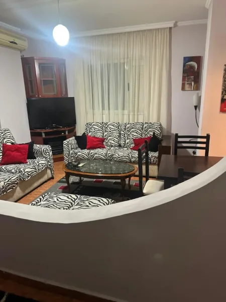 Tirane, jepet me qera apartament 2+1+Aneks+Ballkon Kati 11, 85 m² 500 € (laprake , spitali ushtarak)