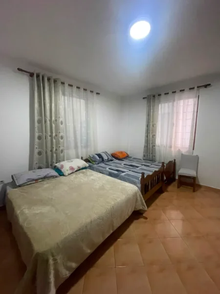 Tirane, jepet me qera apartament 1+1 Kati 1, 100 m² 350 € (Rruga Gjon Mili)