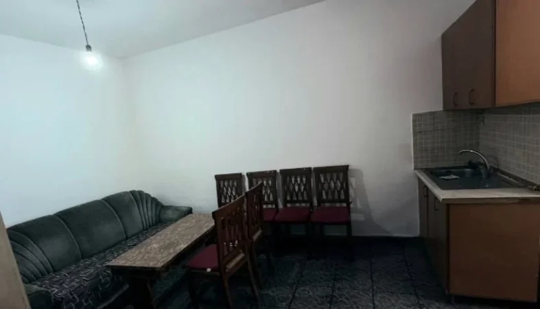 Tirane, jepet me qera apartament 1+1 Kati 1, 65 m² 380 € (Zogu I Zi)