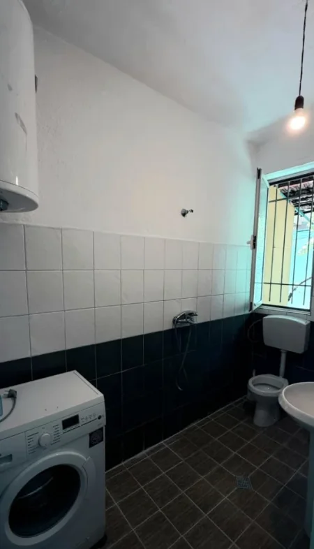 Tirane, jepet me qera apartament 1+1 Kati 1, 65 m² 380 € (Zogu I Zi)