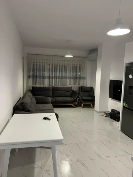 Tirane, jepet me qera apartament 1+1 Kati 5, 70 m² 400 € 
