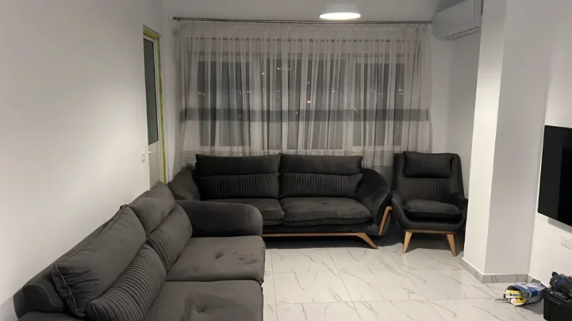 Tirane, jepet me qera apartament 1+1 Kati 5, 70 m² 400 € 