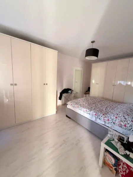 Tirane, jepet me qera apartament 1+1 Kati 8, 630 € (Materniteti i Ri)