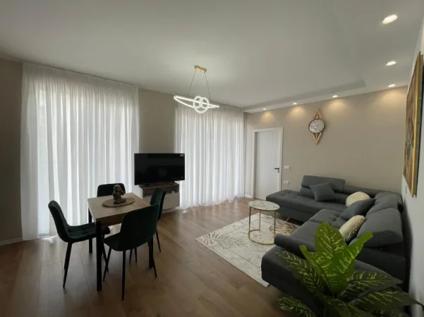 Tirane, jepet me qera apartament 2+1 Kati 3, 100 m² 1.000 € (Rruga e Barrikadave)