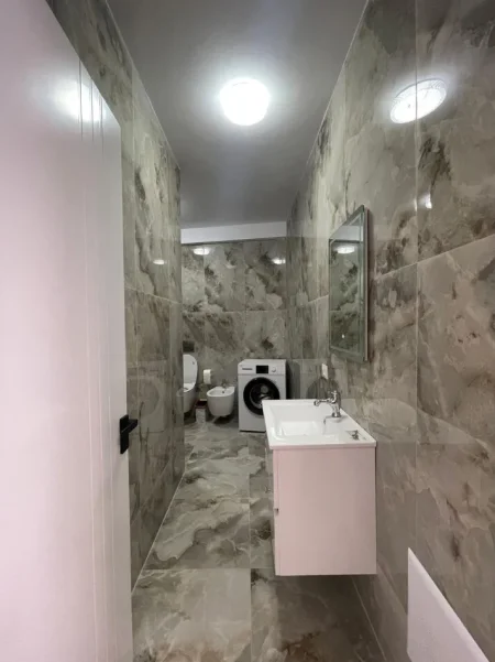Tirane, jepet me qera apartament 2+1 Kati 3, 100 m² 1.000 € (Rruga e Barrikadave)