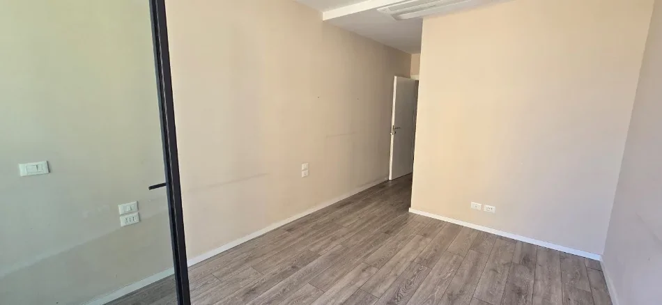 Tirane, jepet me qera apartament 1+1 Kati 1, 115 m² 1.500 € (Lake View Residence)