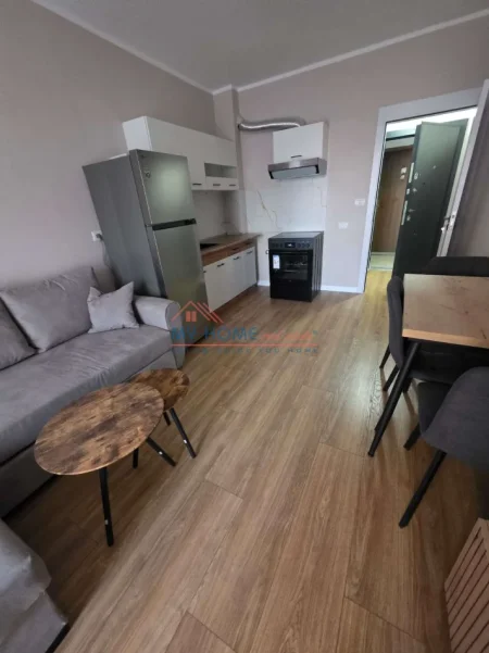 Tirane, jepet me qera apartament 2+1+Ballkon Kati 3, 75 m² 600 € (5 Maji)