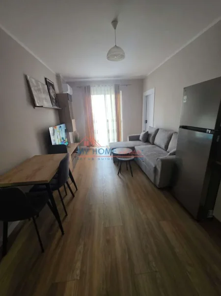 Tirane, jepet me qera apartament 2+1+Ballkon Kati 3, 75 m² 600 € (5 Maji)