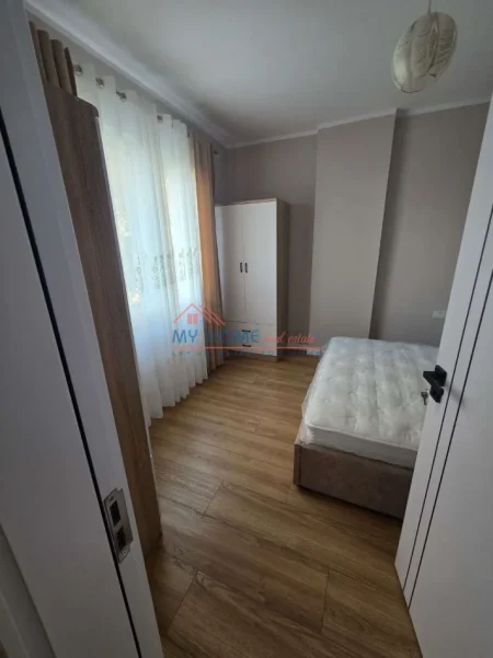 Tirane, jepet me qera apartament 2+1+Ballkon Kati 3, 75 m² 600 € (5 Maji)