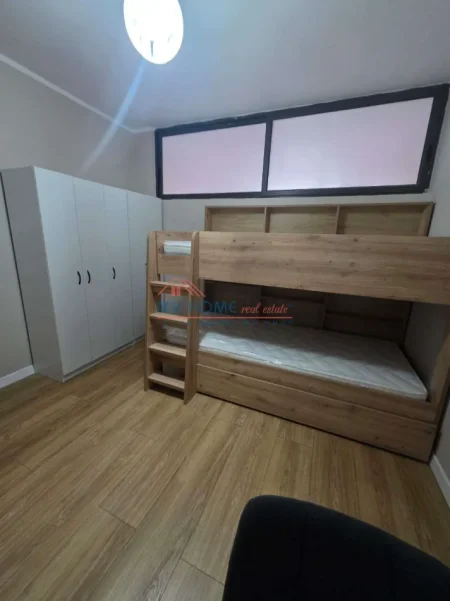 Tirane, jepet me qera apartament 2+1+Ballkon Kati 3, 75 m² 600 € (5 Maji)