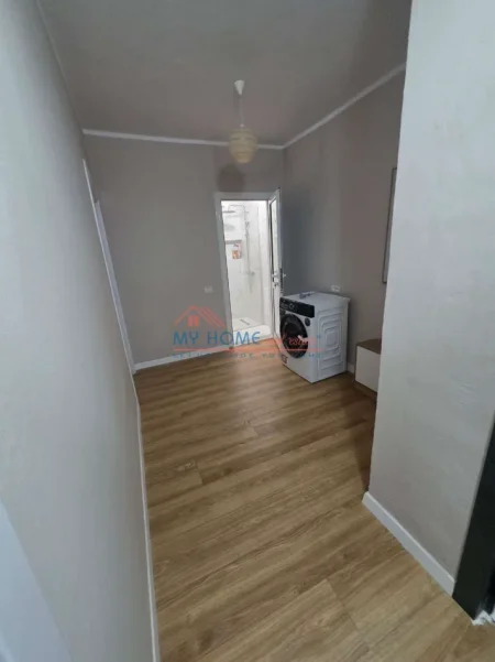Tirane, jepet me qera apartament 2+1+Ballkon Kati 3, 75 m² 600 € (5 Maji)
