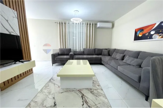 Apartament per qira, 2+1+ post parkimi, totalisht i mobiluar tek Prokuroria e Tiranes! (75'000 leke/muaj)