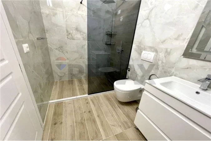 Apartament per qira, 2+1+ post parkimi, totalisht i mobiluar tek Prokuroria e Tiranes! (75'000 leke/muaj)