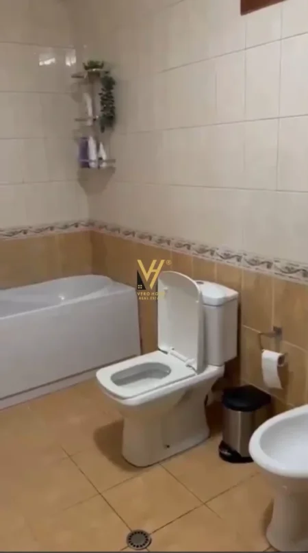 Tirane, shitet apartament 3+1+Ballkon Kati 4, 145 m² 250.000 € (LAPRAKE)