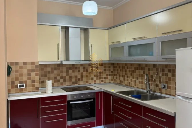 Tirane, jepet me qera apartament 1+1+Ballkon Kati 3, 65 m² 550 € (Ali Demi)
