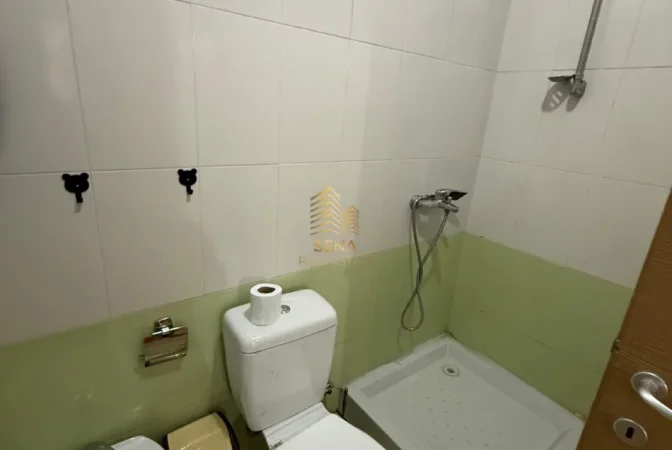 Tirane, jepet me qera apartament 1+1+Ballkon Kati 3, 65 m² 550 € (Ali Demi)