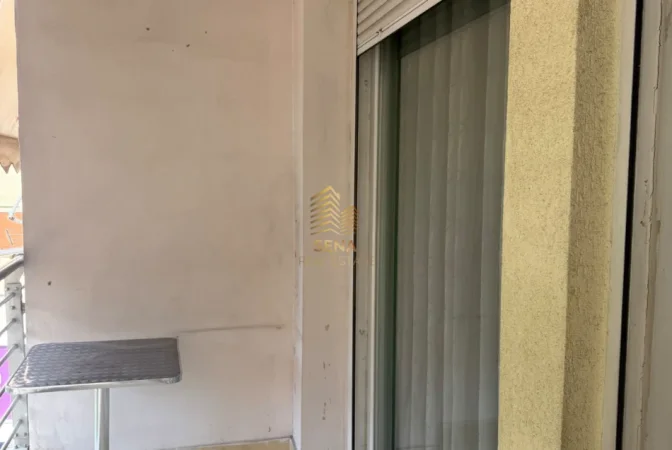 Tirane, jepet me qera apartament 1+1+Ballkon Kati 3, 65 m² 550 € (Ali Demi)