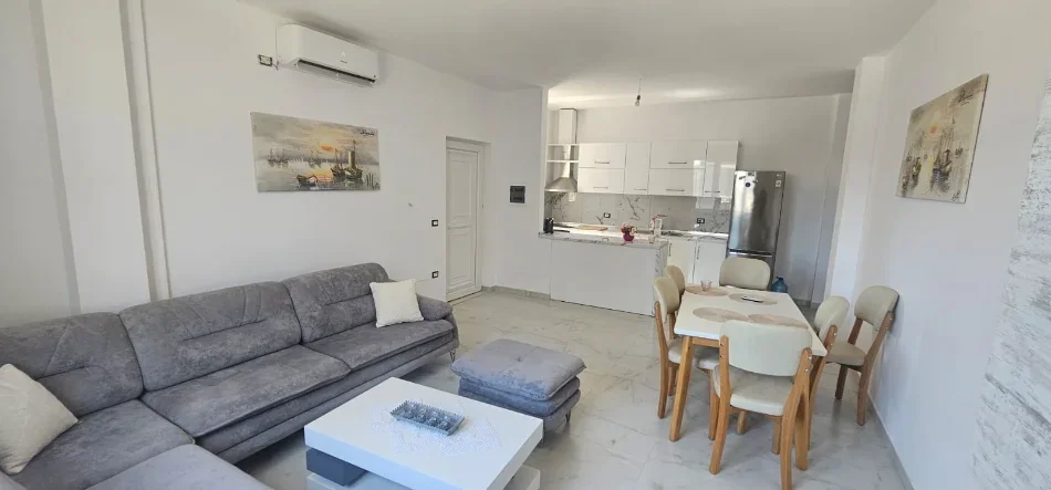 Durres, jepet me qera shtepi 3+1+Ballkon Kati -2, 500 € (Durres Plazh)