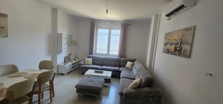 Durres, jepet me qera shtepi 3+1+Ballkon Kati -2, 500 € (Durres Plazh)