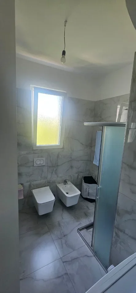 Durres, jepet me qera shtepi 3+1+Ballkon Kati -2, 500 € (Durres Plazh)