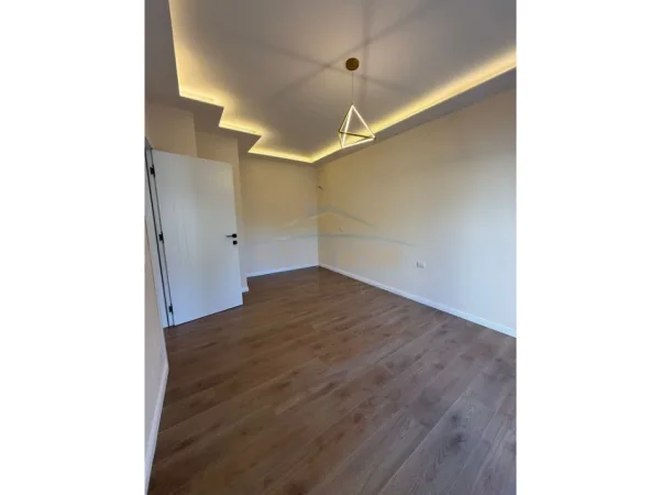 Shitet, Apartament 1+1, Lagja 6 , Durres 0696069906