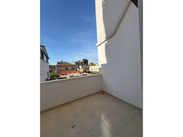 Shitet, Apartament 1+1, Lagja 6 , Durres 0696069906