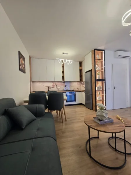 Tirane, jepet me qera apartament 1+1 Kati 3, 74 m² 450 € (FRESKU)