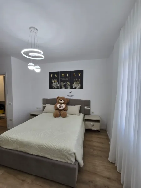 Tirane, jepet me qera apartament 1+1 Kati 3, 74 m² 450 € (FRESKU)