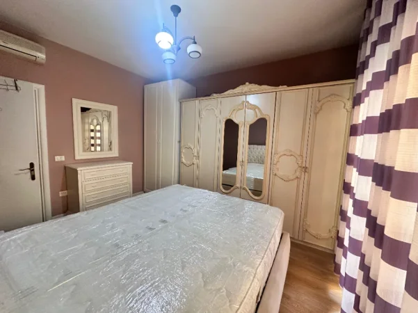 Tirane, jepet me qera apartament 1+1 Kati 1, 600 € (Liqeni i Thatë)