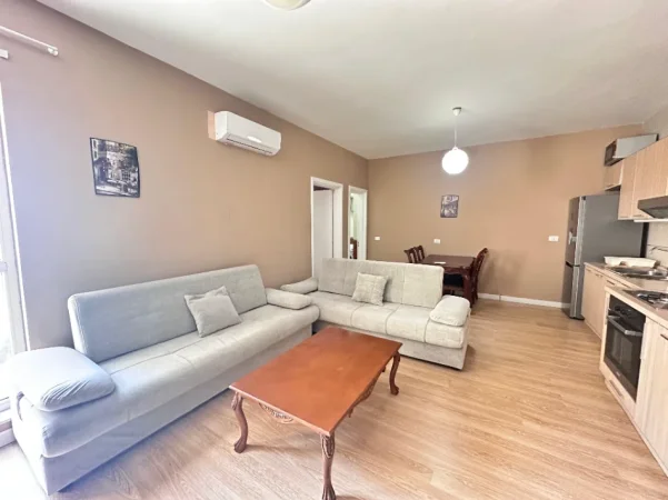 Tirane, jepet me qera apartament 1+1 Kati 1, 600 € (Liqeni i Thatë)