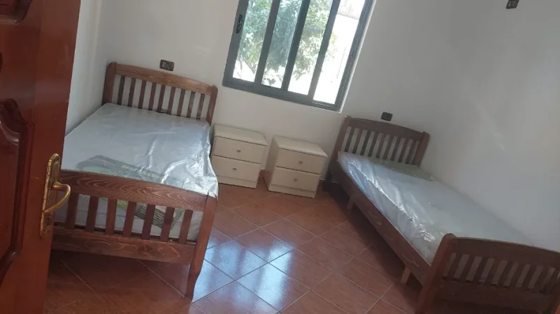 Tirane, jepet me qera apartament 2+1 Kati 1, 90 m² 400 € (Rruga Enver Begeja)