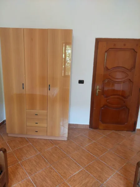 Tirane, jepet me qera apartament 2+1 Kati 1, 90 m² 400 € (Rruga Enver Begeja)